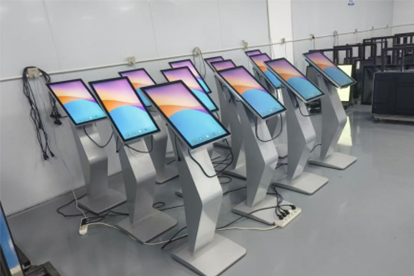 How Professional LCD Digital Signage Enhances Brand Communication