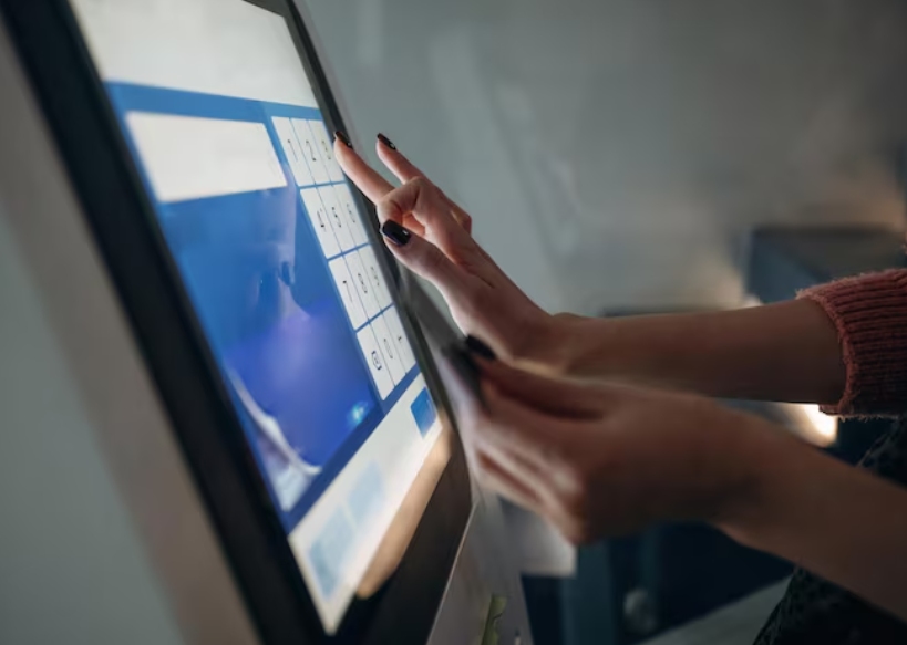 Durable, high-quality commercial displays ensure seamless, efficient self-service operations